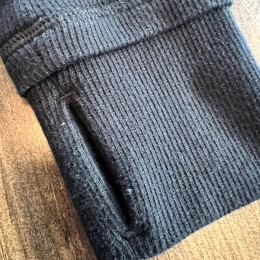 Lululemon Women’s Black Gratitude Wrap-size 6
